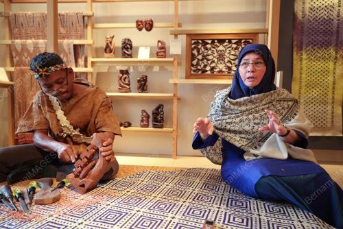 TUNKU AZIZAH AMINAH MAIMUNAH ISKANDARIAH