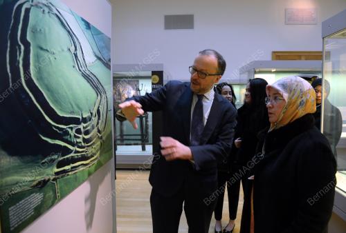 TUNKU AZIZAH AMINAH MAIMUNAH ISKANDARIAH