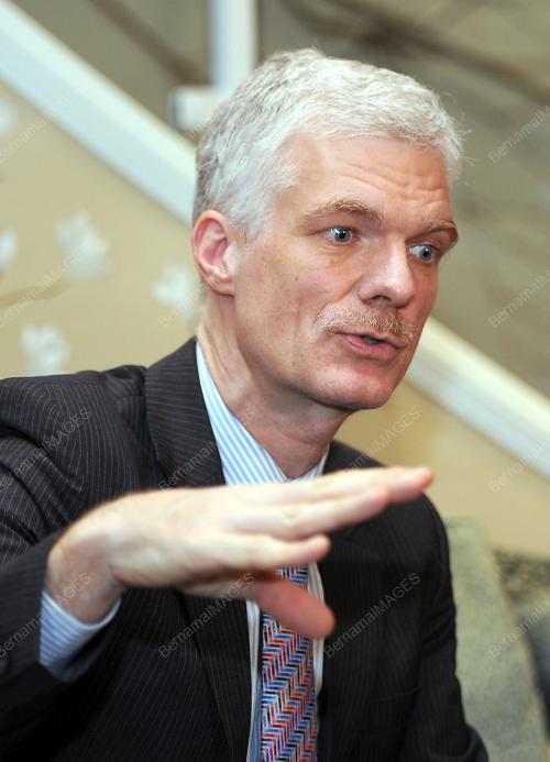 DR ANDREAS SCHLEICHER