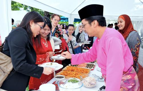 GBR03_25082012_RAYA_LONDON