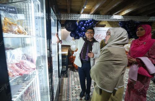 TUNKU AZIZAH AMINAH MAIMUNAH ISKANDARIAH