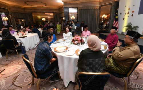 DATUK SERI ISMAIL SABRI YAAKOB