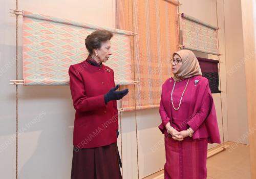 TUNKU HAJAH AZIZAH AMINAH MAIMUNAH ISKANDARIAH