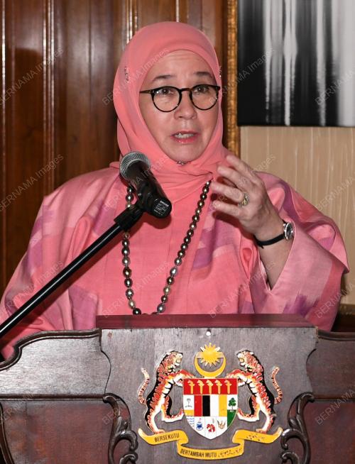 TUNKU HAJAH AZIZAH AMINAH MAIMUNAH ISKANDARIAH