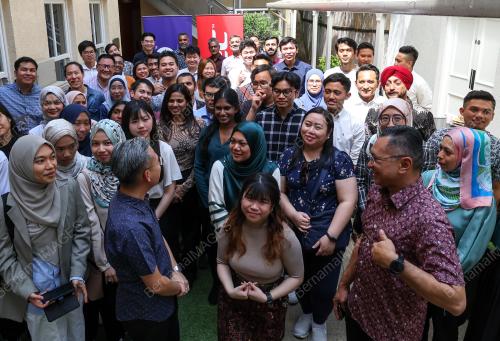 FAHMI FADZIL