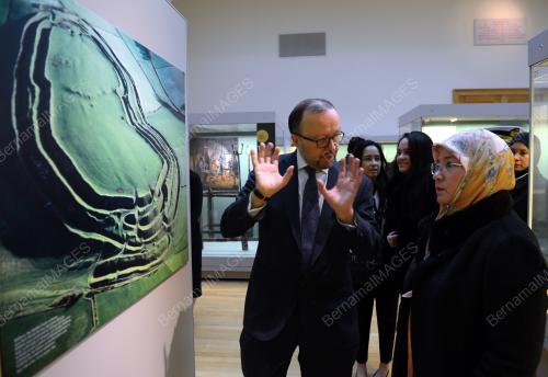 TUNKU AZIZAH AMINAH MAIMUNAH ISKANDARIAH