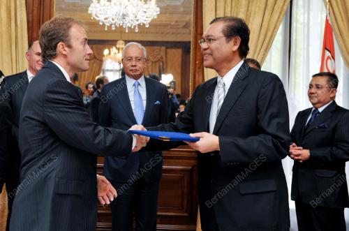 GBR06_15052012_PM-MOU