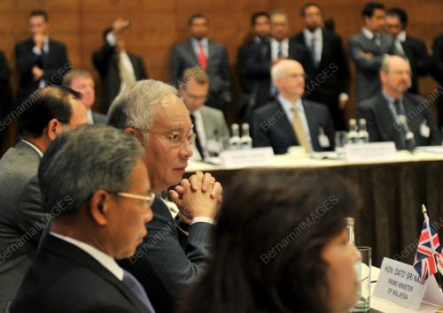 LAWATAN PERDANA MENTERI KE LONDON