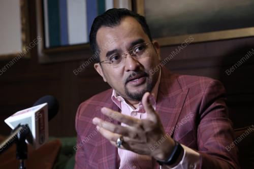 DATUK DR ASYRAF WAJDI DUSUKI