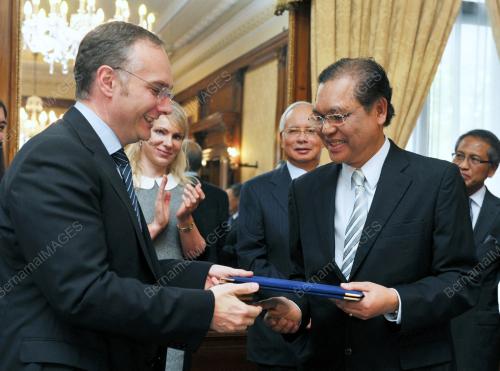GBR08_15052012_PM-MOU