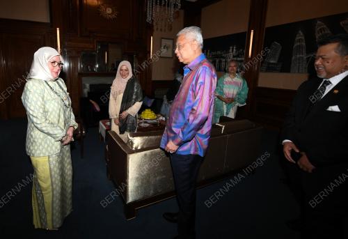 TUNKU HAJAH AZIZAH AMINAH MAIMUNAH ISKANDARIAH