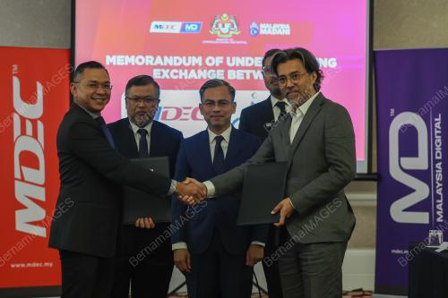 FAHMI FADZIL