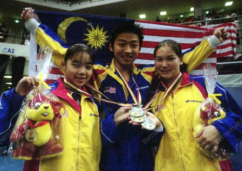 GY01-12_09_2001_GYMNASTICS_02022016