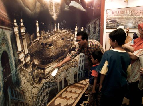 HAJ02-01_10_2000_HAJ_EXHIBI_14012016