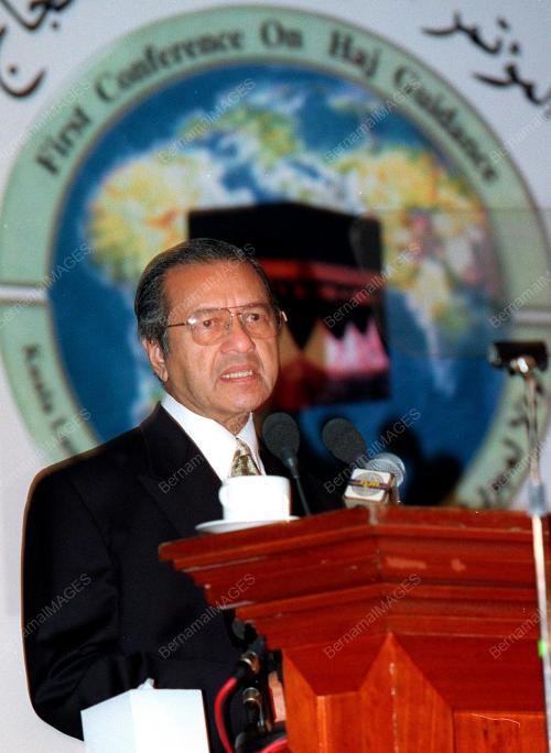 HAJ10-30_09_2000_PM_OPENING_13012016