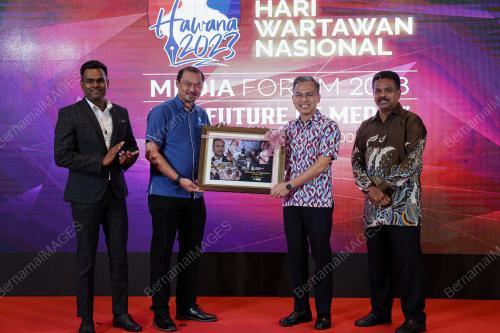 FAHMI FADZIL