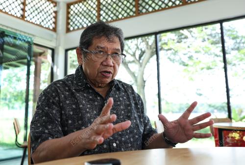 TEMUBUAL KHAS DATUK LAT