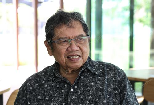 TEMUBUAL KHAS DATUK LAT