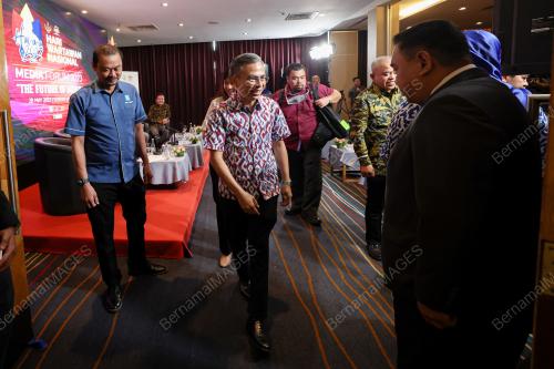 FAHMI FADZIL