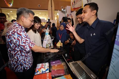 FAHMI FADZIL
