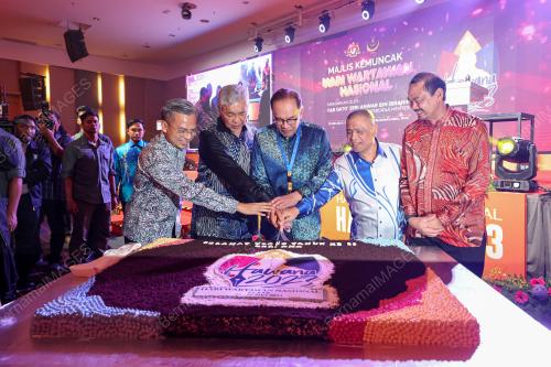 DATUK SERI ANWAR IBRAHIM