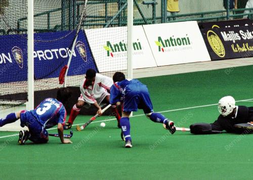 HOM01-16_09_2001_HOCKEY_02022016