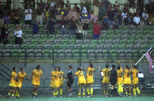 HOW01-15_09_2001_HOCKEY_02022016