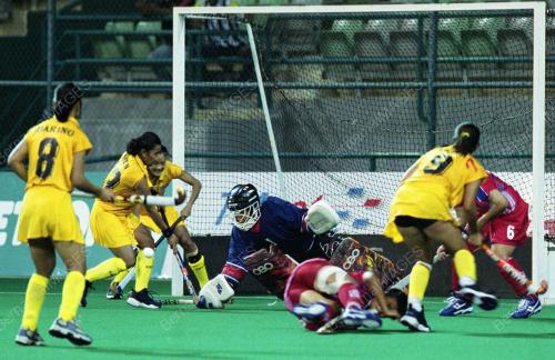 HOW03-15_09_2001_HOCKEY_02022016