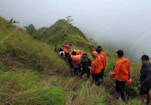 PENDAKI TERJATUH DAN MENINGGAL DUNIA