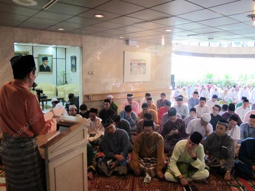 IDN01_08082013_RAYA