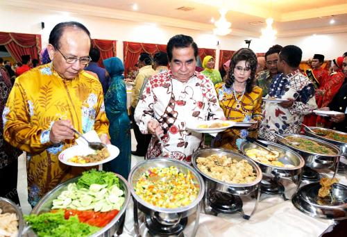 DR RAIS YATIM