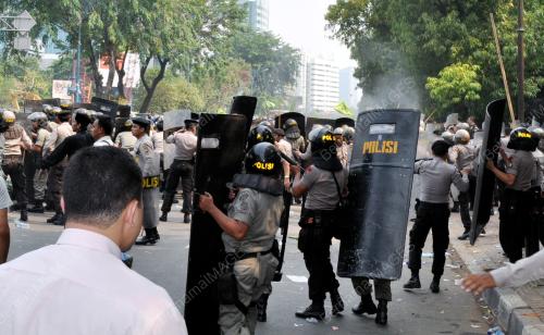 DEMONSTRASI DI HADAPAN KEDUTAAN MALAYSIA DI JAKARTA