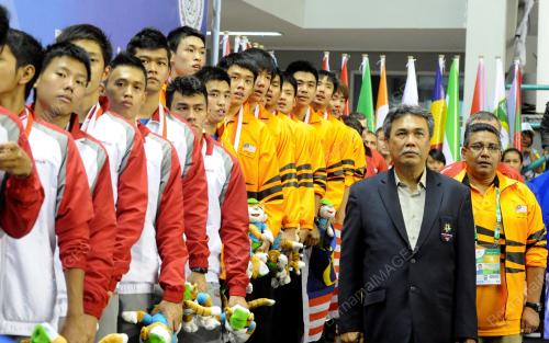 IDN01_26092013_BADMINTON