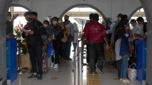 WARGA JAKARTA PULANG KE KAMPUNG