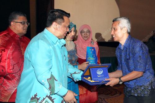IDN02_04052014_DUNIA_MELAYU