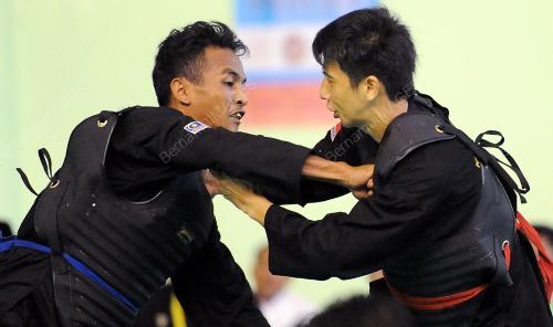 IDN02_19122014_LELAKI_SILAT