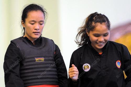 IDN02_20122014_WANITA_SILAT