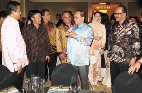 IDN02_30052012_RAIS