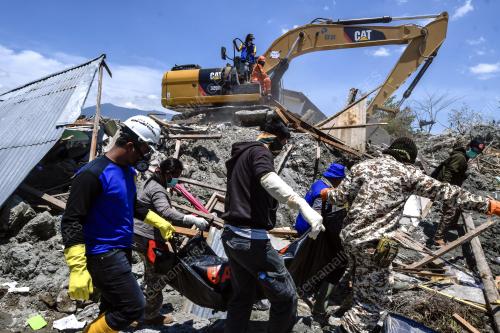 IDN03_05102018_GEMPA_BUMI