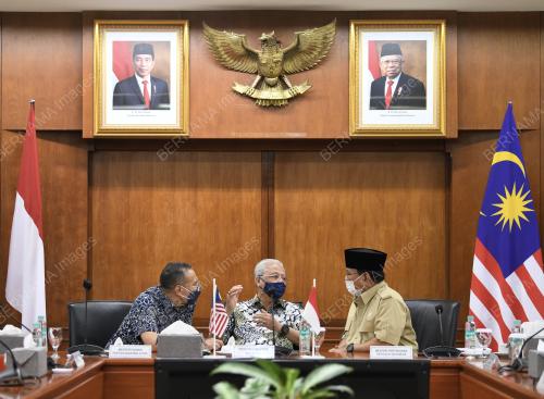 DATUK SERI ISMAIL SABRI YAAKOB