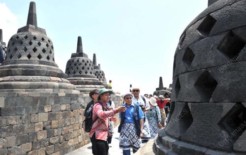 IDN03_19092012_RAIS_BOROBUDUR