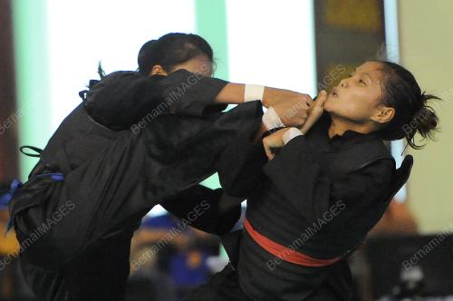 IDN03_19122014_WANITA_SILAT
