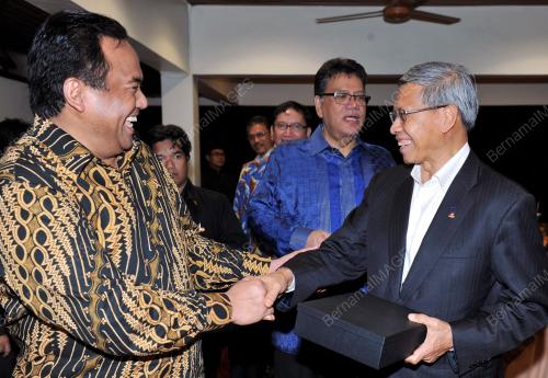 IDN03_24062015_KUNJUNGAN