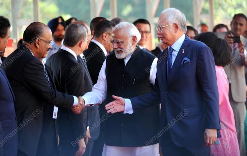 IDN04_01042017_PM_INDIA