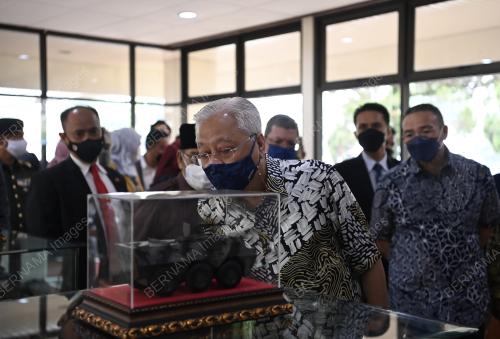 DATUK SERI ISMAIL SABRI YAAKOB