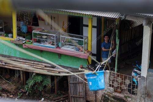 KEUNIKAN ES TEH MANIS TERBANG