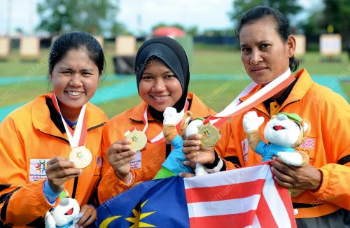 IDN04_29092013_WANITA_EMAS