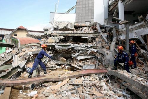 GEMPA BUMI DI PADANG