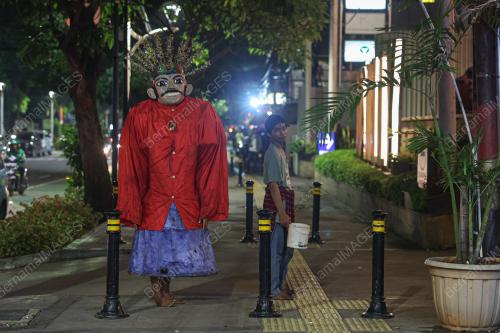KOSTUM ONDEL ONDEL SUMBER REZEKI