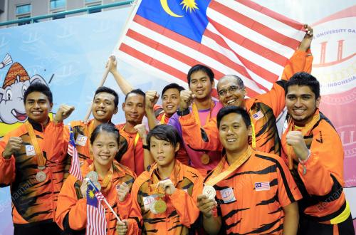 IDN05_21122014_EMAS_BADMINTON